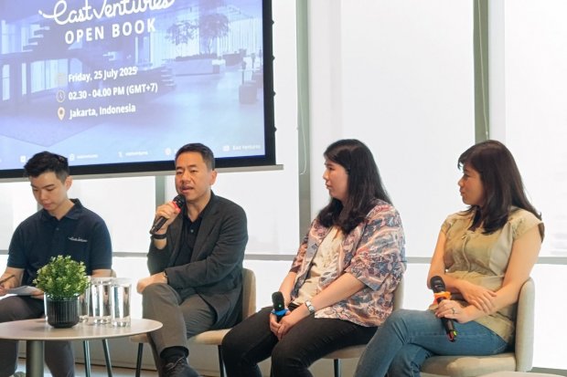 Managing Partner East Ventures Roderick Purwana (kedua dari kiri), Partner East Ventures Melisa Irene, Partner East Ventures Avina Sugiarto