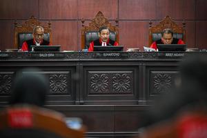 Sidang putusan pengujian materiil UU tentang MK dan UU tentang Pilkada