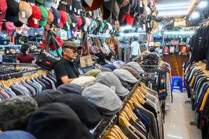 Dampak penjualan barang bekas impor di Indonesia