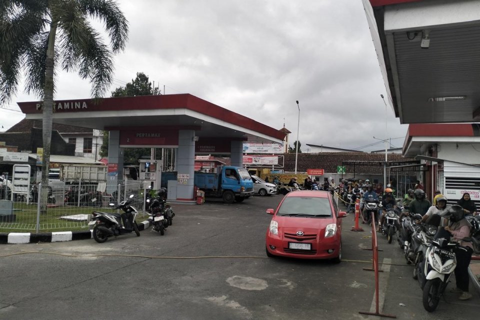 Antrean pembelian BBM di SPBU di Jember, Jawa Timur, Rabu (30/7), sudah mulai berkurang ketimbang sebelumnya.