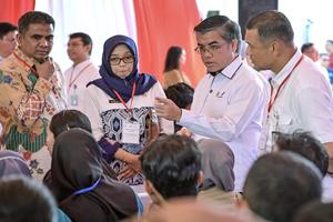 Penyaluran bantuan subsidi upah di Mataram