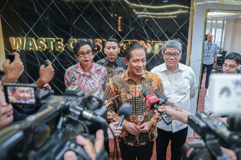 sampah, waste crisis center, KLH