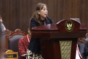 Rina Aprilla selaku saksi menyampaikan keterangan pada sidang uji materiil Undang-Undang Nomor 28 Tahun 2014 tentang Hak Cipta di Ruang Sidang MK pada