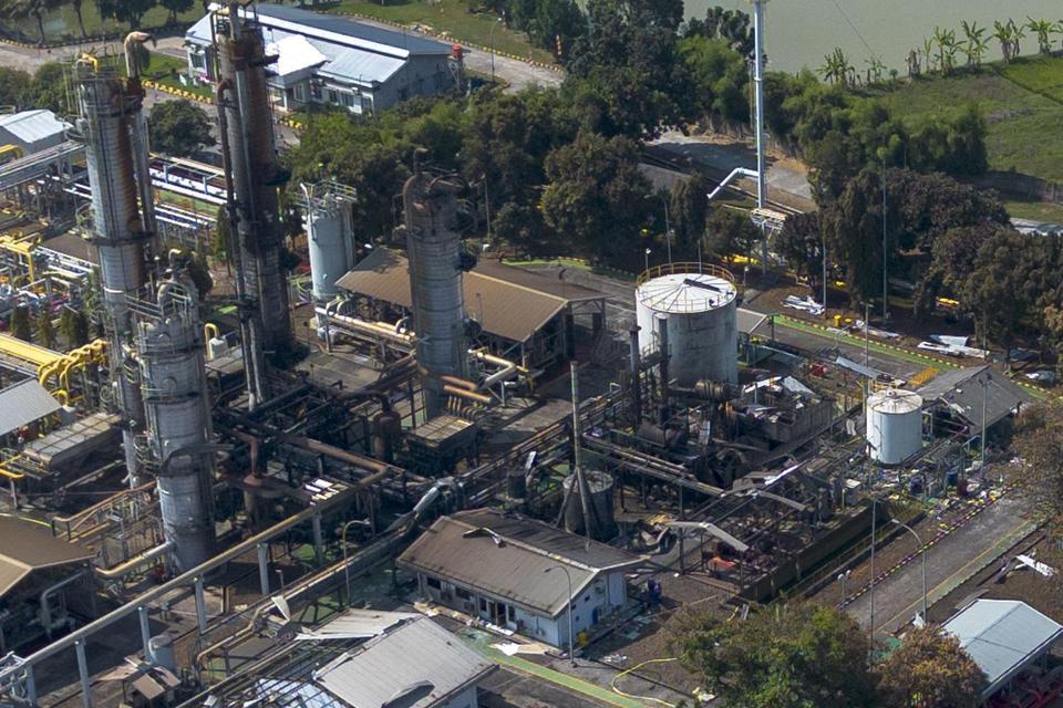 Foto udara Stasiun Pengumpul (SP) milik PT Pertamina EP Regional 2 Zona 7 Field Subang pascaledakan di Cidahu, Pegaden Barat, Subang, Jawa Barat, Selasa (5/8/2025). Ledakan tersebut terjadi akibat kebocoran gas sekitar pukul 04.20 WIB yang mengakibatkan d