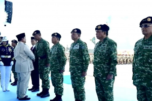 Presiden Prabowo Subianto melantik Jenderal TNI Tandyo Budi Revita sebagai Wakil Panglima TNI dalam Upacara Gelar Pasukan Operasional dan Kehormatan M