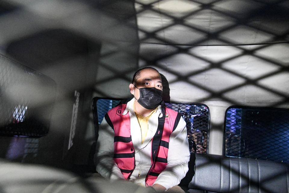 Kejaksaan Agung resmi menetapkan Wakil Direktur Utama PT Sritex periode 2012–2023 Iwan Kurniawan Lukminto sebagai tersangka dalam kasus dugaan korupsi pemberian kredit PT Bank BJB, PT Bank DKI, dan PT Bank Jateng kepada PT Sritex dan entitas anak usaha.