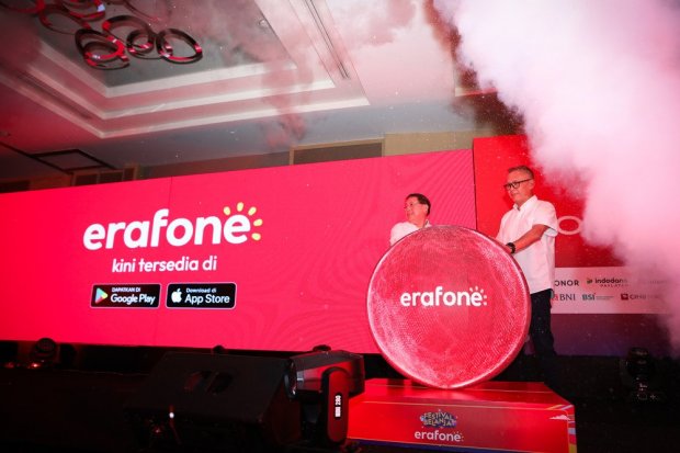 Seremoni peresmian Festival Belanja erafone 2025 oleh Joy Wahjudi selaku CEO Erajaya Digital (kanan), dan Hasan Aula selaku Deputy CEO Erajaya Group (kiri).