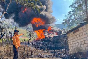 Kebakaran sumur minyak rakyat di Kabupaten Blora