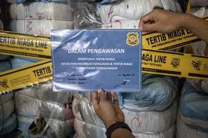 Ekspose pakaian bekas impor ilegal di Kabupaten Bandung