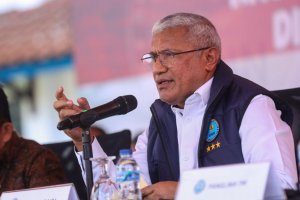 Kepala BNN RI Komjen Pol. Marthinus Hukom menyampaikan penjelasan soal kasus narkoba jenis baru berkedok rokok elektrik dalam konferensi pers di Kanto