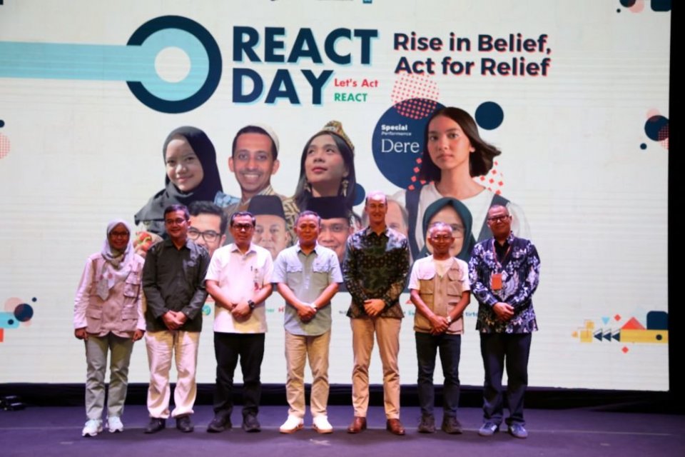 Beberapa pembicara di REACT Day 2025 berfoto bersama.