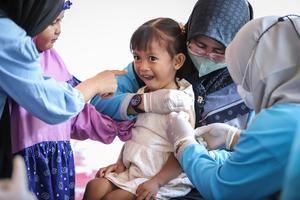 Imunisasi untuk kendalikan KLB campak di Sumenep