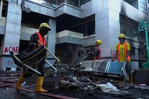 Penanganan gedung DPRD Sulsel pascakerusuhan