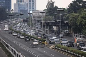 Gerbang Tol Pejompongan terbakar pascaaksi unjuk rasa