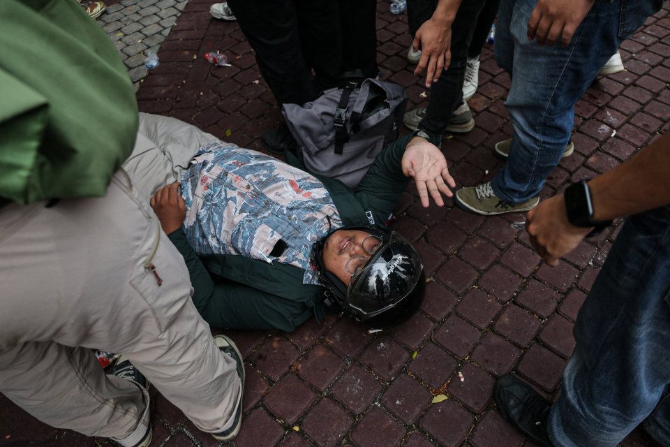 dinkes jakarta siagakan ambulans di lokasi demo,