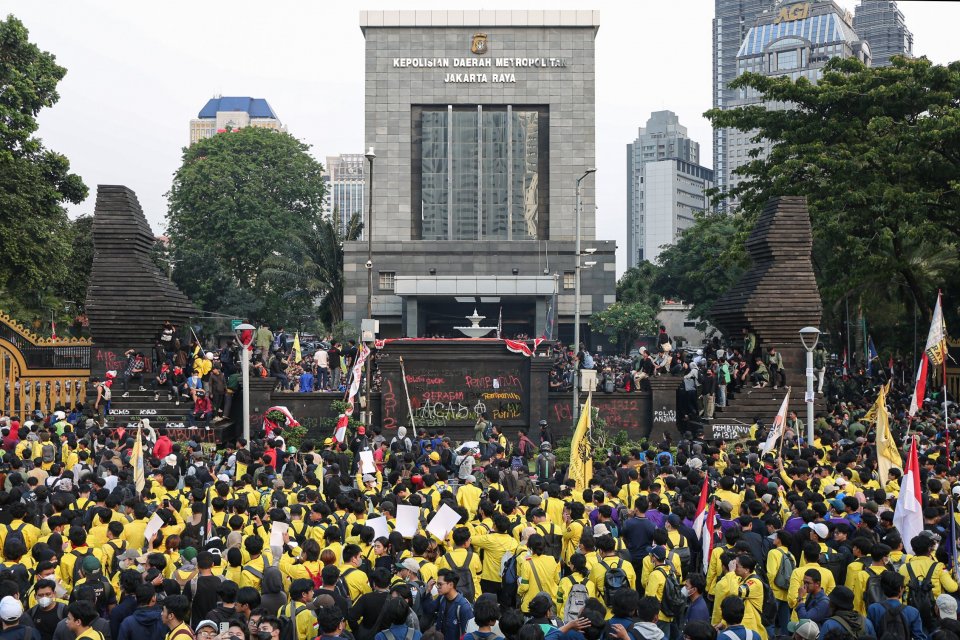 Aksi demo BEM SI imbas tewasnya pengemudi ojol yang terlintas mobil rantis brimob (Foto: Katadata/Fauza Syahputra)