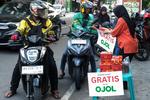 Berbagi makanan untuk pengemudi ojol