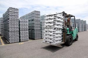 Target produksi aluminium 2025