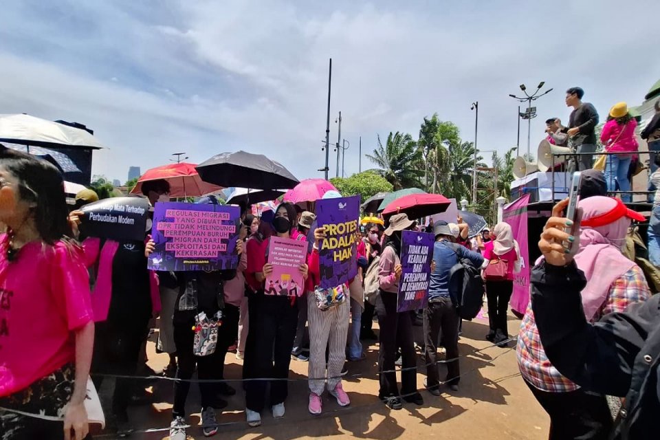 perempuan, demonstrasi, dpr