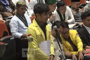 Ketua Badan Eksekutif Mahasiswa (BEM) Universitas Indonesia Agus Setiawan di Gedung DPR, Jakarta, Rabu (3/9). Foto: Youtube/DPR