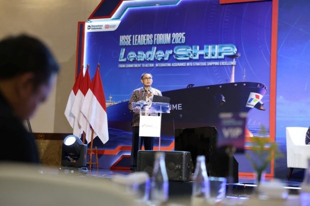 Sekjen Kementerian Perhubungan, Capt. Antoni Arif Priadi, sedang memberikan sambutan pada HSSE Leaders Forum 2025 yang diselenggarakan oleh PIS, Rabu (27/8).