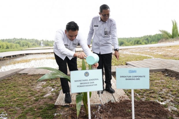 PT Bank Rakyat Indonesia (Persero) Tbk atau BRI memberikan dukungan terhadap pembangunan Balai Latihan Kerja (BLK) di Nusakambangan dan penanaman pohon kelapa pada Selasa (9/9).