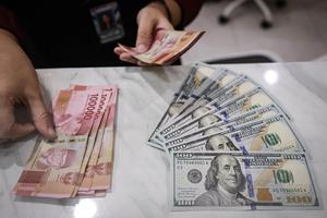 Rupiah dibuka melemah terhadap dolar AS