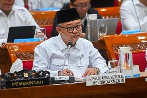 Raker Komisi X DPR bersama Mendikdasmen