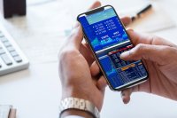 Aplikasi Saham Terbaik di Indonesia 2025