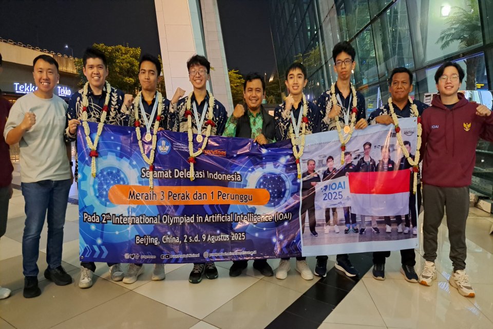 Empat siswa Indonesia jadi juara di lomba AI di Cina, ioai 2025,
