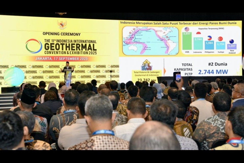 Menteri ESDM Bahlil Lahadalia pada pembukaan Indonesia IIGCE 2025 di Jakarta, Rabu (17/9), mengatakan, Indonesia mempunyai cadangan panas bumi yang cukup besar, terbesar di dunia.