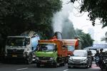 Penyemprotan water mist untuk menekan polusi udara Jakarta