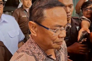 Bupati Pati Sudewo usai diperiksa KPK di Gedung Merah Putih, Jakarta, Senin (22/9). Foto: Ade Rosman/Katadata