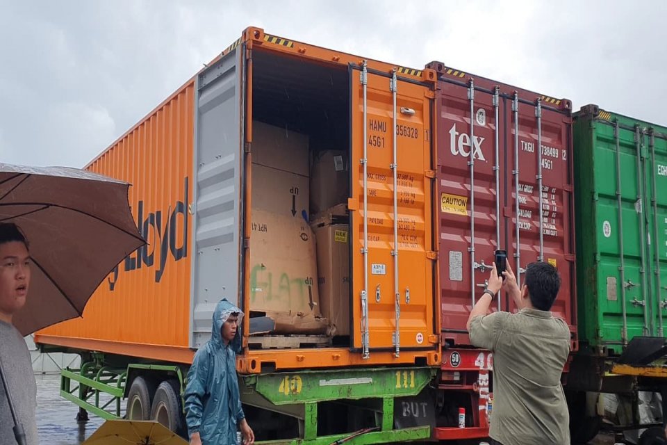 PT Esun International Utama Indonesia di Batam diduga mengimpor limbah elektronik berbahaya dan beracun (B3). 