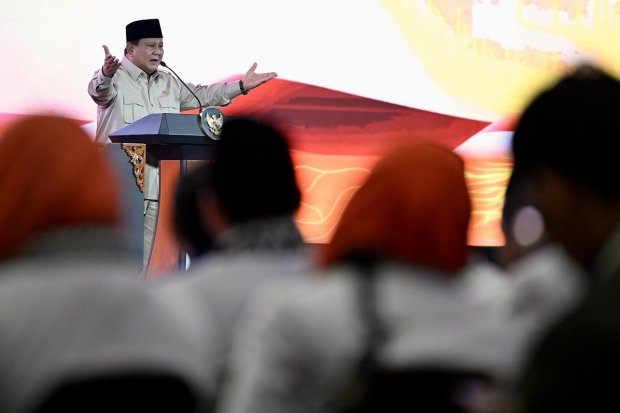 Presiden Prabowo Subianto saat berpidato di Musyawarah Nasional (Munas) VI Partai Keadilan Sejahtera di Jakarta, Senin (29/9). 