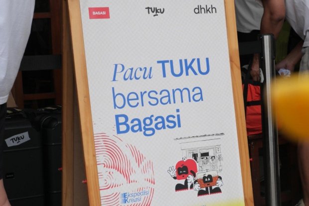 Toko Serba Tuku (Toserbaku), lini produk gaya hidup dari Toko Kopi Tuku (TUKU), berkolaborasi dengan Bagasi untuk meluncurkan Koper Stupa TUKU Bersama Bagasi.