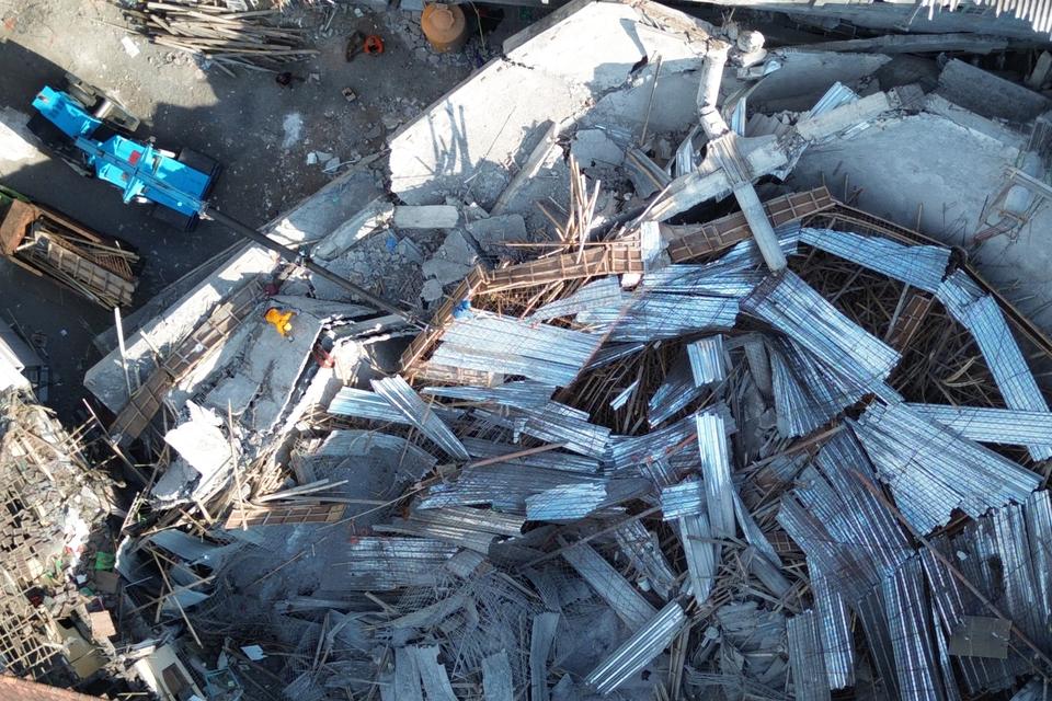 Evakuasi korban pondok pesantren Al Khoziny Runtuh mulai gunakan alat berat