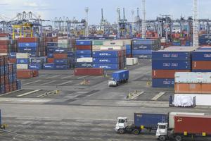 Neraca perdagangan Indonesia surplus 64 bulan berturut-turut