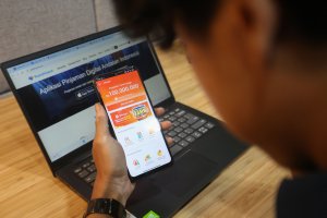 Ilustrasi pinjaman online (pinjol) (Foto: Katadata/Fauza)