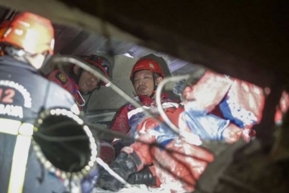 Upaya Tim SAR untuk Operasi Penyelamatan Reruntuhan Pesantren Al Khoziny 