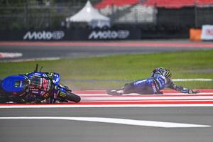 Pembalap Monster Energy Yamaha Alex Rins terjatuh