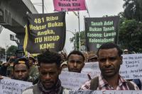 Aksi menolak deforestasi di tanah Papua