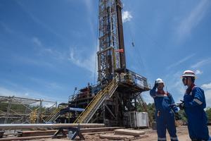 Pengeboran minyak dengan menggunakan teknik Batch Drilling