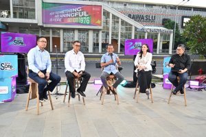 Direktur Utama Pertamina Simon Aloysius Mantiri, Dirut PT PLN Darmawan Prasodjo, Menteri Energi dan Sumber Daya Mineral (ESDM) Bahlil Lahadalia (tiga 