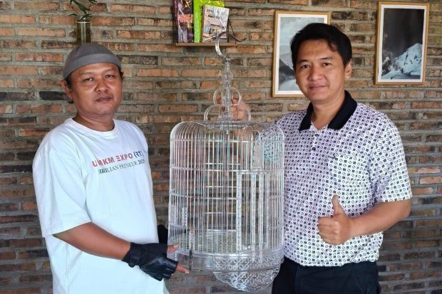 EANK Solo menciptakan sangkar burung tahan banting.