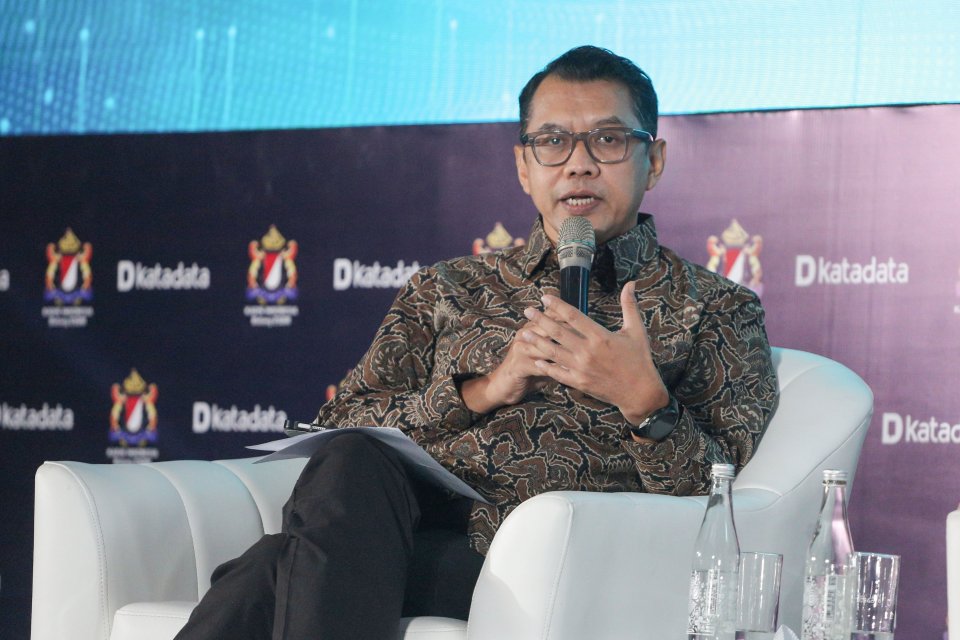 Group Head ICT & Digitalization MIND.ID, Andoko Wicaksono menyampaikan paparan pada Energy Insight Forum bertajuk \"Harnessing Artificial Intelligence to Unlock Mining’s Next Frontier\" di Hotel Fairmont, Jakarta, Selasa (14/10/2025).