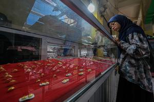 Emas perhiasan alami inflasi 25 bulan berturut-turut