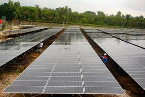 Pemanfaatan energi baru terbarukan untuk operasional bisnis