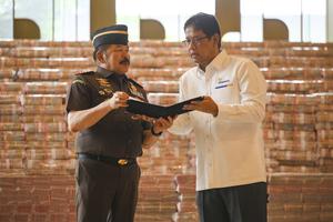 Kejagung serahkan uang korupsi CPO sebesar Rp13,2 triliun