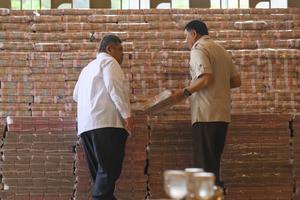 Kejagung serahkan uang korupsi CPO sebesar Rp13,2 triliun